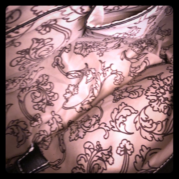 ☘️LARGE BLACK AND WHITE RHINESTONE EMBELLISHED BAG - Picture 7 of 8